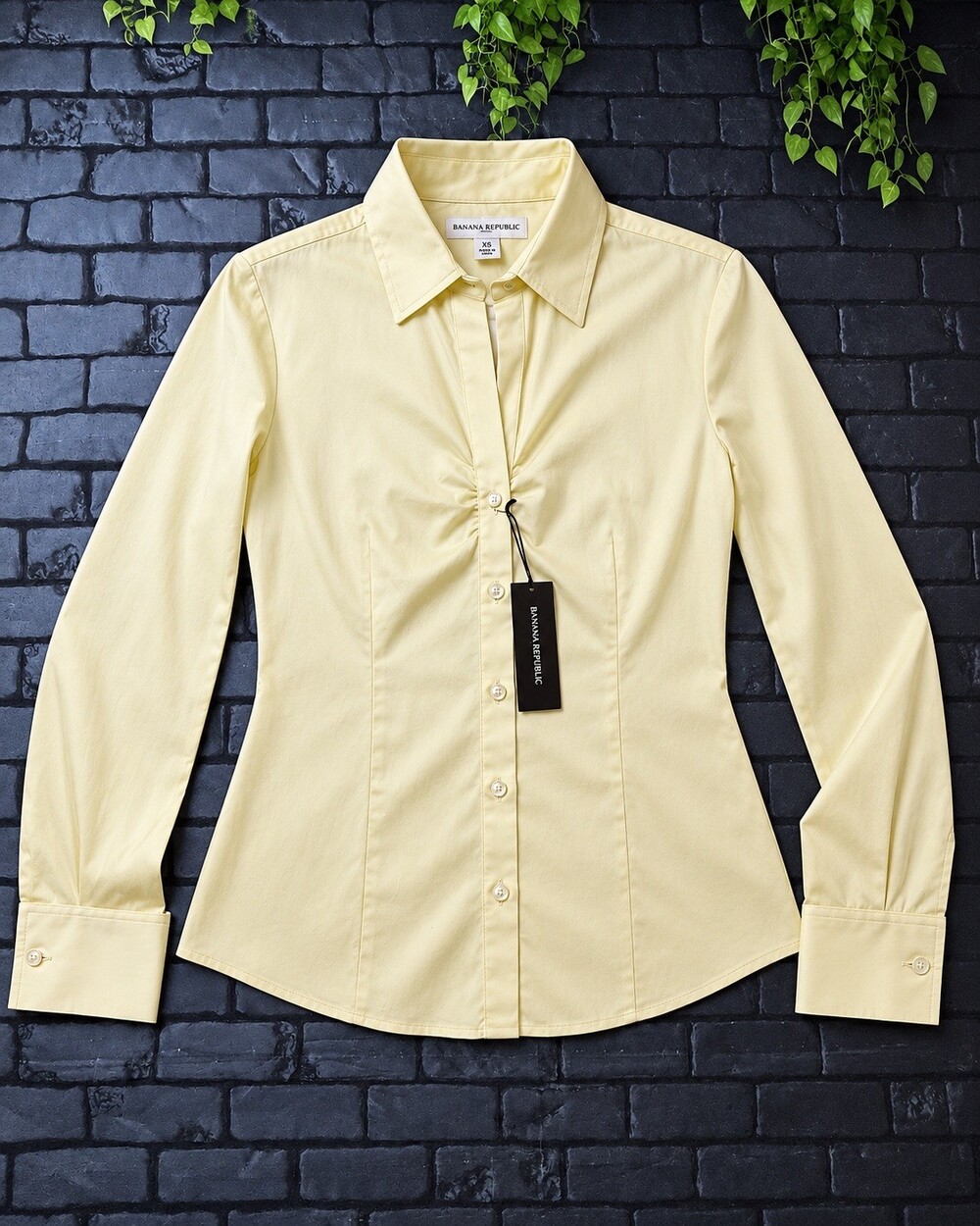 Banana Republic Fitted Stretch Button-Down Shirt – Size M – NWT